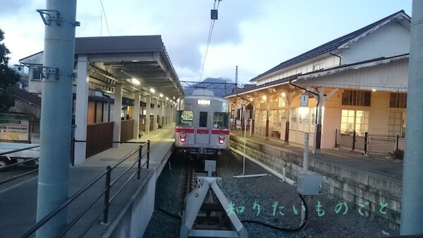 湯田中駅の長野電鉄電車