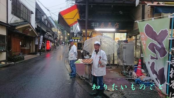 まんじゅう長寿店の名物おじさん